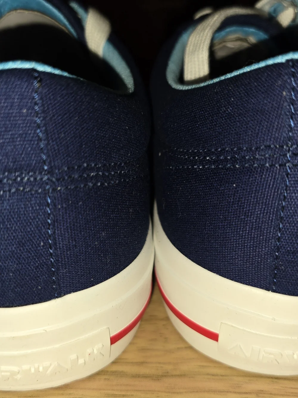 AIRWALK MEN'S NAVY/WHITE BRAND NEW SIZE 10.5 SKATE/CASUAL IDEAL FOR ALL ATTIRES